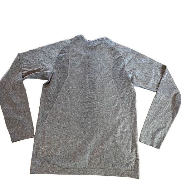 Lululemon bundle of 4 men’s shirts size s - Picture 5 of 9